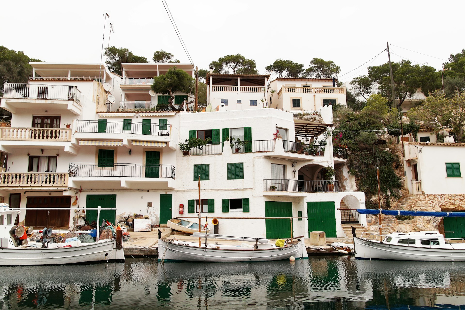 Boote in einem mallorquinischen Hafen